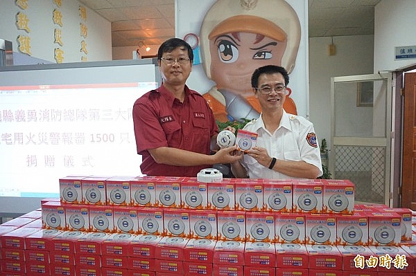 嘉縣消防局獲贈1500顆火災警報器 弱勢戶優先裝